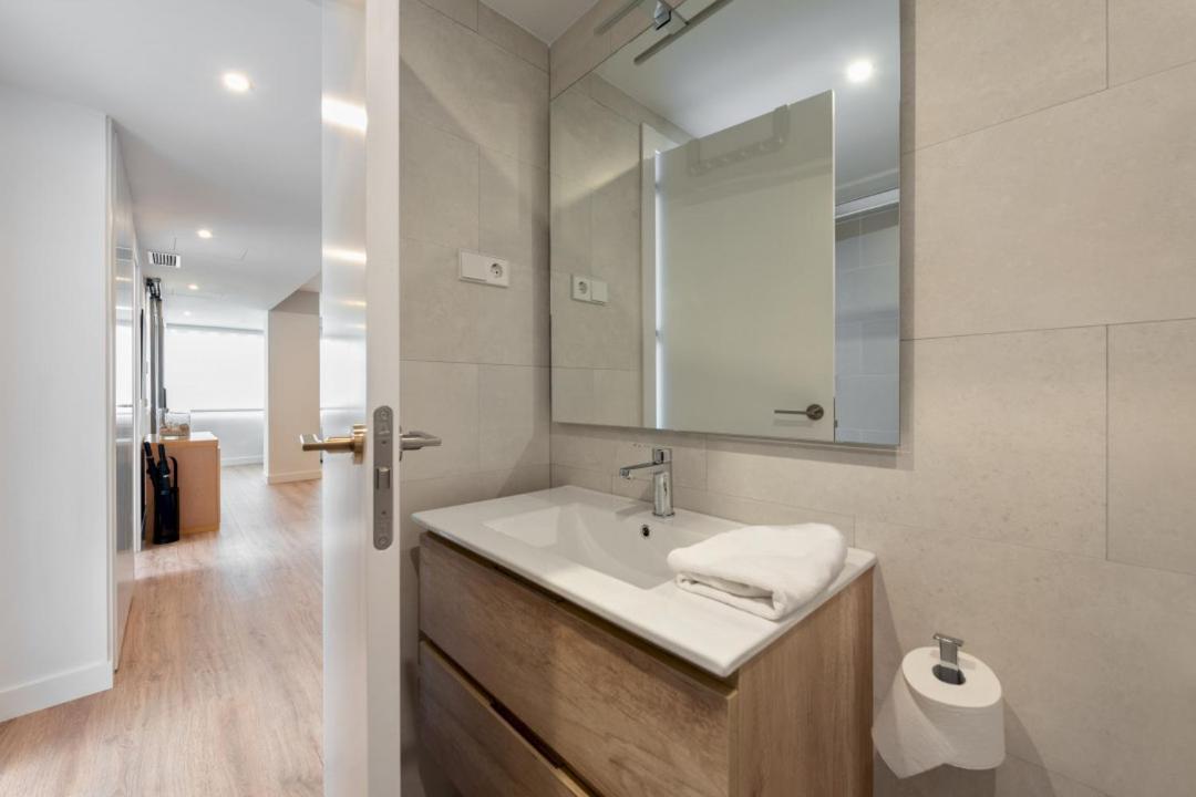 2 Bedroom 2 Bathroom Furnished - Salamanca - Bright & Stylish - Mintystay * Madrid
